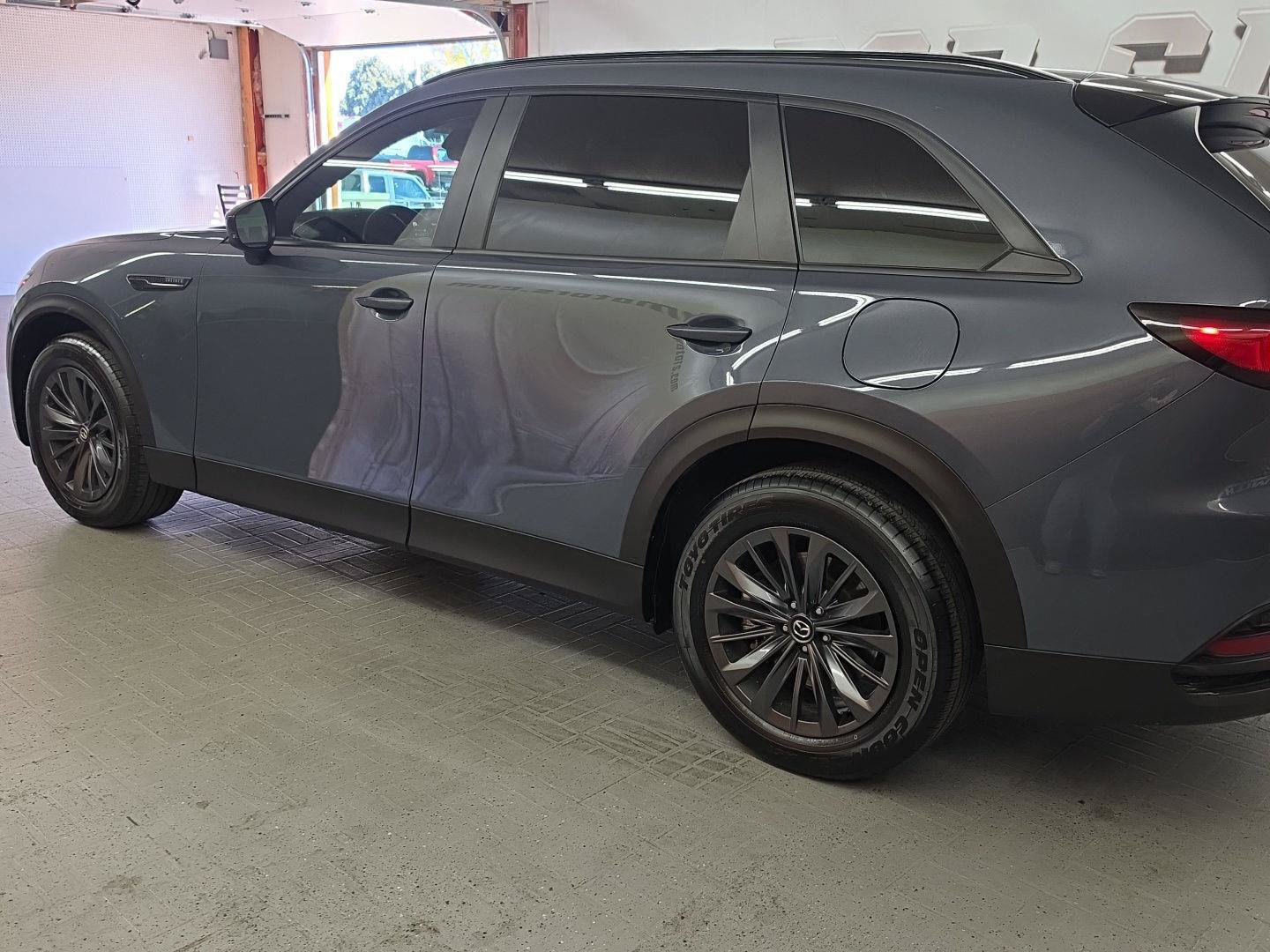 Used 2025 MAZDA CX-70 3.3 Turbo w/ Preferred Package AWD/4WD image 3