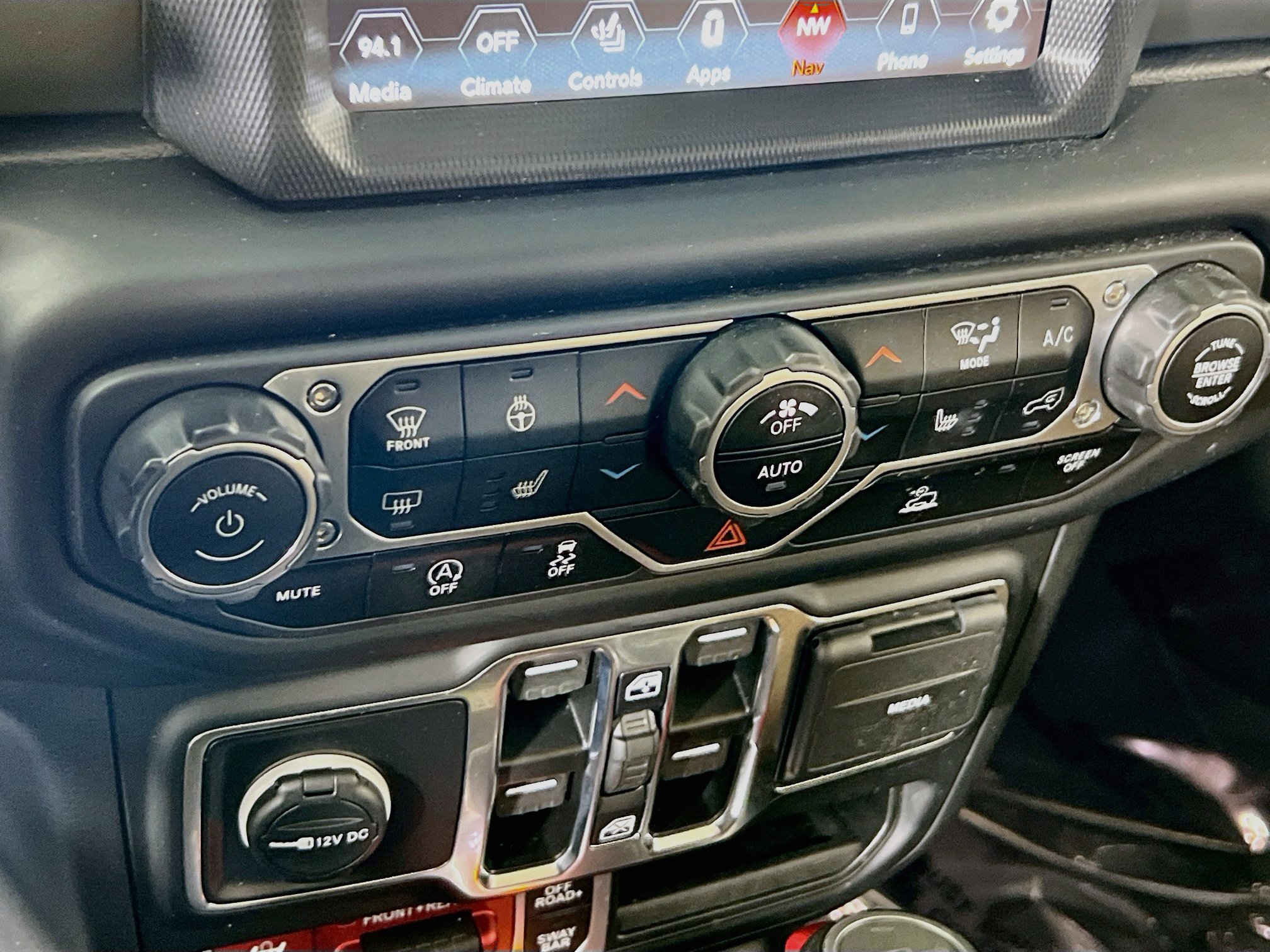 Used 2023 Jeep Gladiator Rubicon w/ LED Lighting Group AWD/4WD image 16