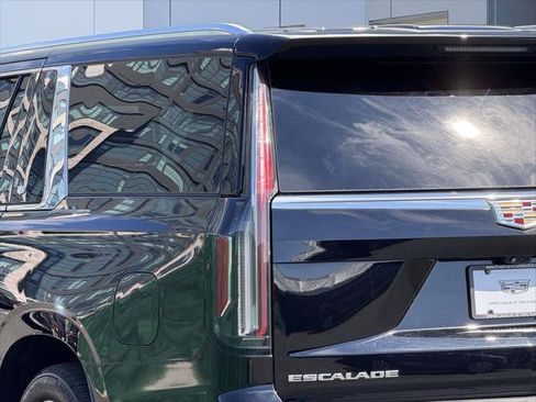 Used 2024 Cadillac Escalade ESV Premium Luxury Platinum AWD/4WD image 13