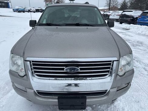 Used 2008 Ford Explorer XLT image 2