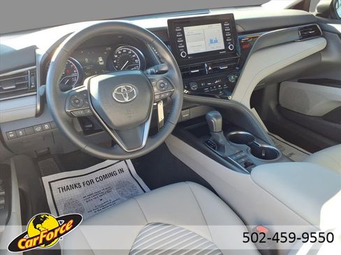 Used 2022 Toyota Camry SE image 6
