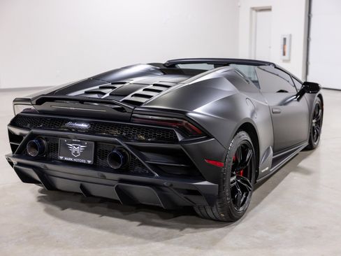Used 2020 Lamborghini Huracan EVO image 9