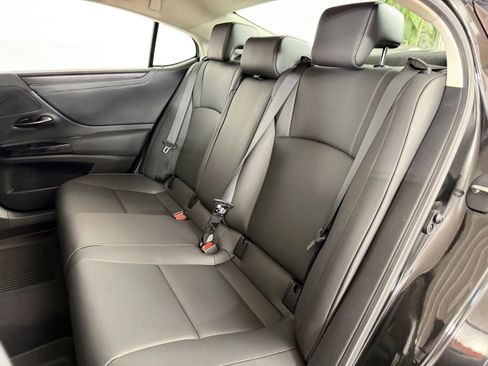 Used 2025 Lexus ES 350 w/ Technology Package FWD image 32