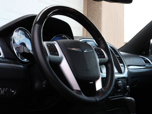 Used 2011 Chrysler 300 C AWD/4WD image 25