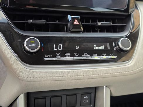 Used 2023 Toyota Corolla Cross LE FWD image 16