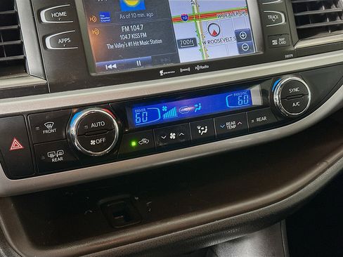 Used 2018 Toyota Highlander XLE image 23