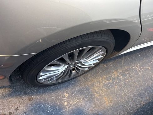 Used 2017 Toyota Avalon Limited image 10