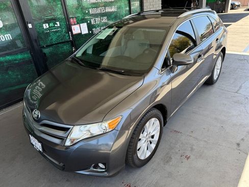 Used 2013 Toyota Venza LE FWD image 2
