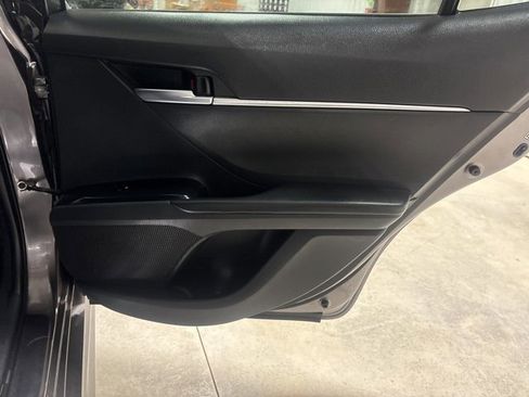 Used 2018 Toyota Camry L image 10