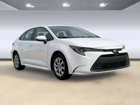 Used 2024 Toyota Corolla LE image 7