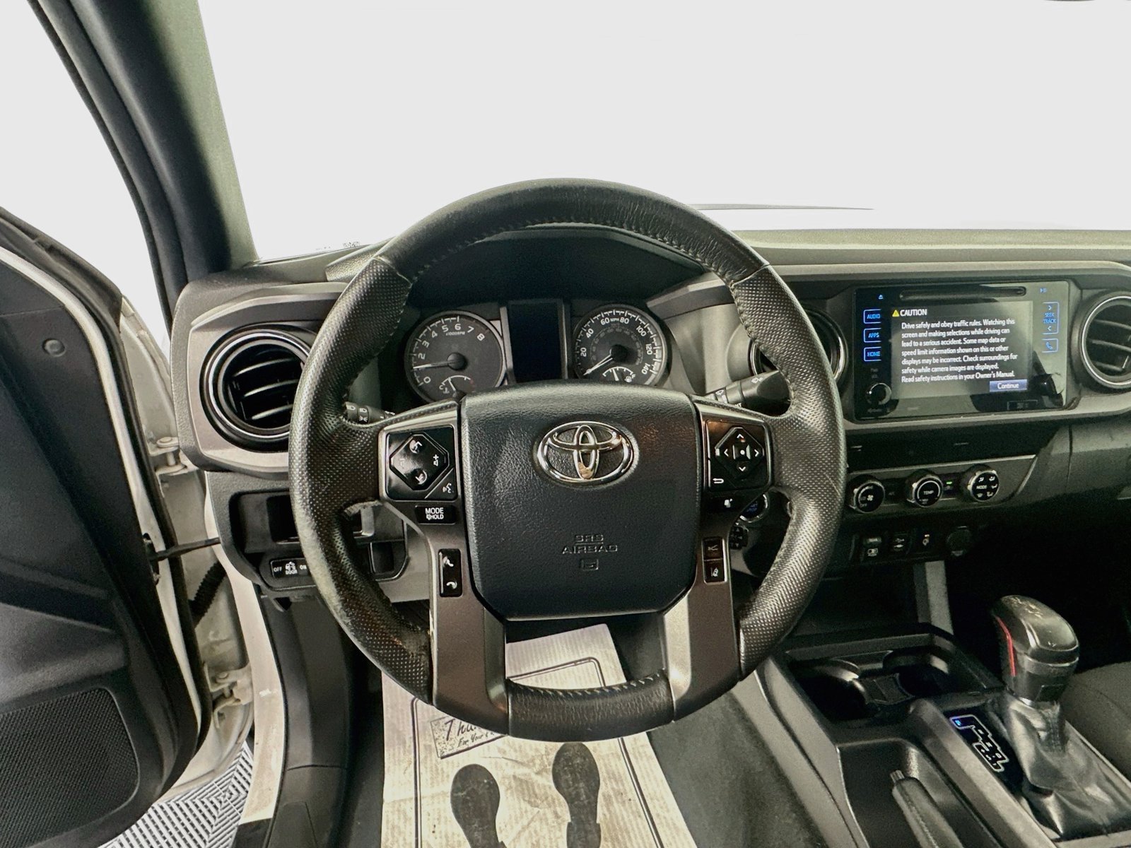 Used 2018 Toyota Tacoma TRD Sport AWD/4WD image 11