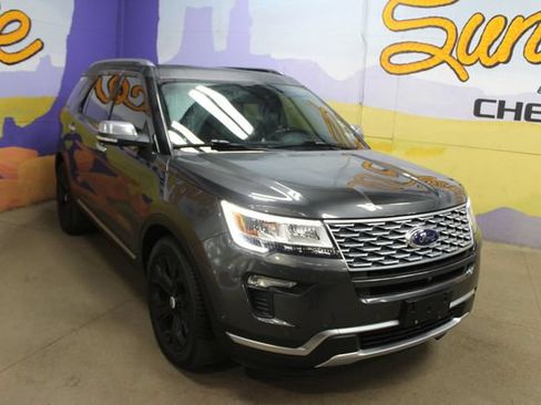 Used 2018 Ford Explorer Platinum AWD/4WD image 2