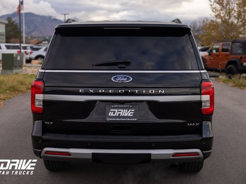 Used 2023 Ford Expedition Max XLT image 9