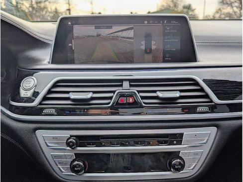 Used 2020 BMW 750i xDrive w/ Executive Package image 21