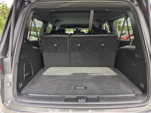 Certified 2024 Jeep Wagoneer L Series II w/ Flexible Seating Group image 11