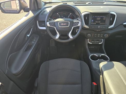 Used 2024 GMC Terrain SLE image 3