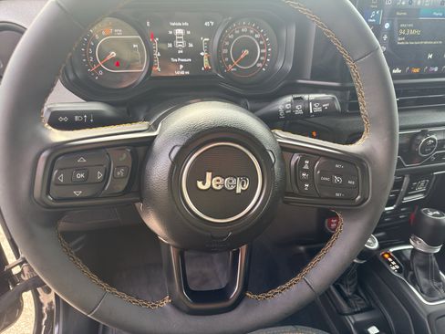 Used 2024 Jeep Wrangler Unlimited Sport AWD/4WD image 15