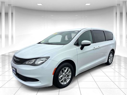 Used 2023 Chrysler Voyager LX FWD image 7