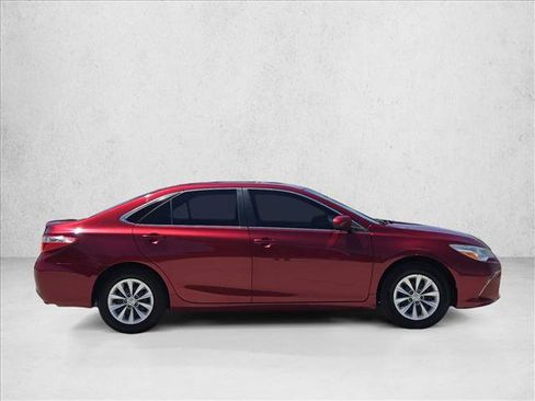 Used 2017 Toyota Camry LE FWD image 4