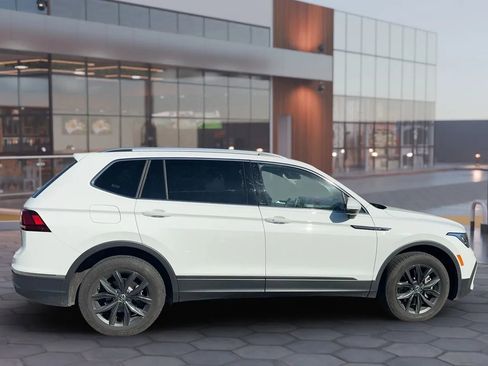 Used 2024 Volkswagen Tiguan SE image 6