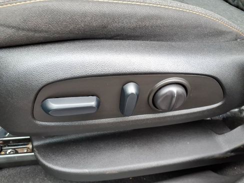 Used 2023 Chevrolet Equinox LT FWD image 24