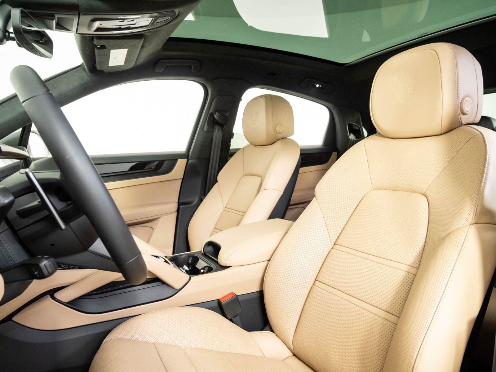 Certified 2026 Porsche Cayenne GTS AWD/4WD image 5