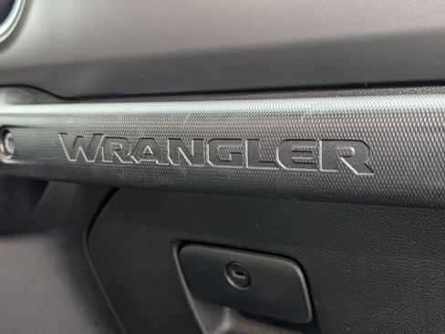Used 2022 Jeep Wrangler Unlimited Rubicon 4xe w/ Cold Weather Group AWD/4WD image 20