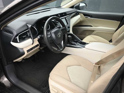 Used 2019 Toyota Camry LE image 11