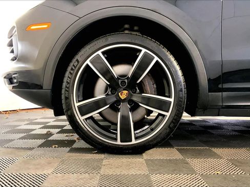 Used 2022 Porsche Cayenne image 22