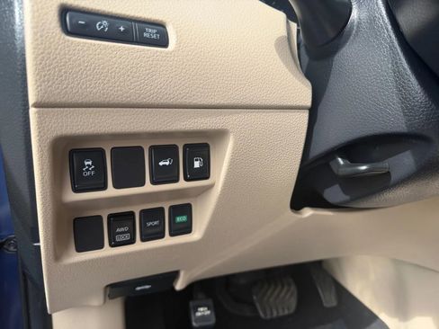 Used 2018 Nissan Rogue SV image 19