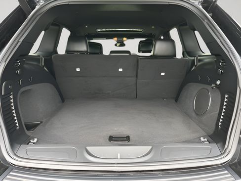 Used 2020 Jeep Grand Cherokee Altitude AWD/4WD image 7