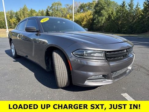 Used 2019 Dodge Charger SXT w/ Leather Interior Group image 3