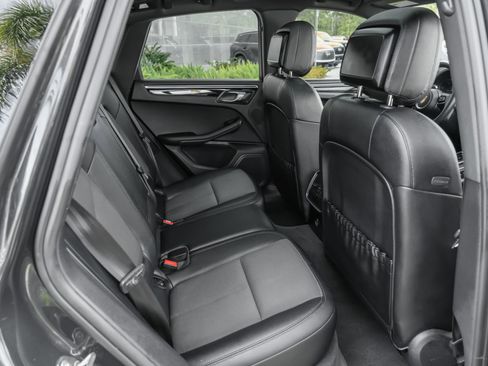 Used 2022 Porsche Macan image 36