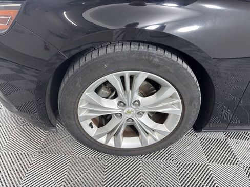 Used 2015 Chevrolet Impala LT w/ Convenience Package image 9