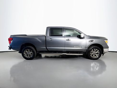 Used 2019 Nissan Titan SL w/ Chrome Package AWD/4WD image 11