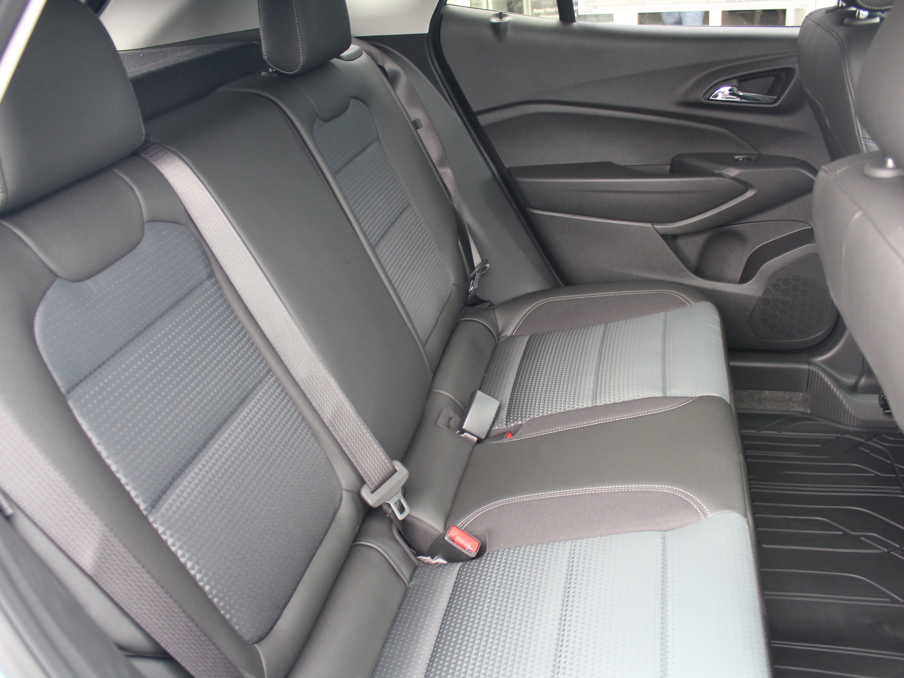 New 2026 Chevrolet Trax LT w/ LT Convenience Package FWD image 33