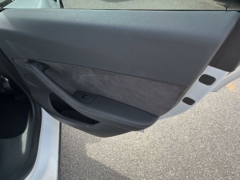 Used 2022 Tesla Model Y Performance image 21