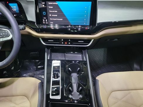 Used 2024 Volkswagen Atlas Cross Sport SE image 25