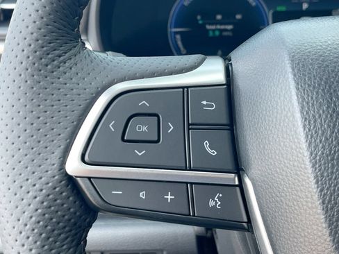 Used 2026 Toyota Sienna Limited FWD image 7