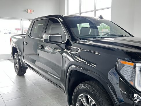 Used 2023 GMC Sierra 1500 SLE AWD/4WD image 5