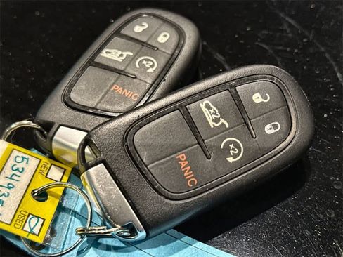 Used 2022 Jeep Cherokee Limited image 23