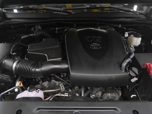 Used 2022 Toyota Tacoma Limited image 30