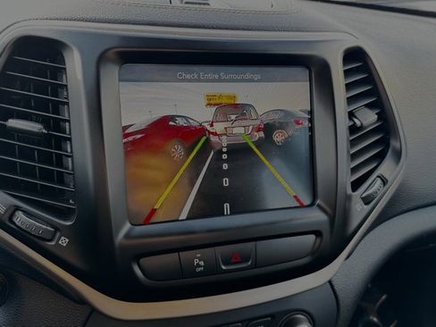 Used 2018 Jeep Cherokee Limited image 4