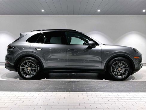 Used 2025 Porsche Cayenne E-Hybrid image 11