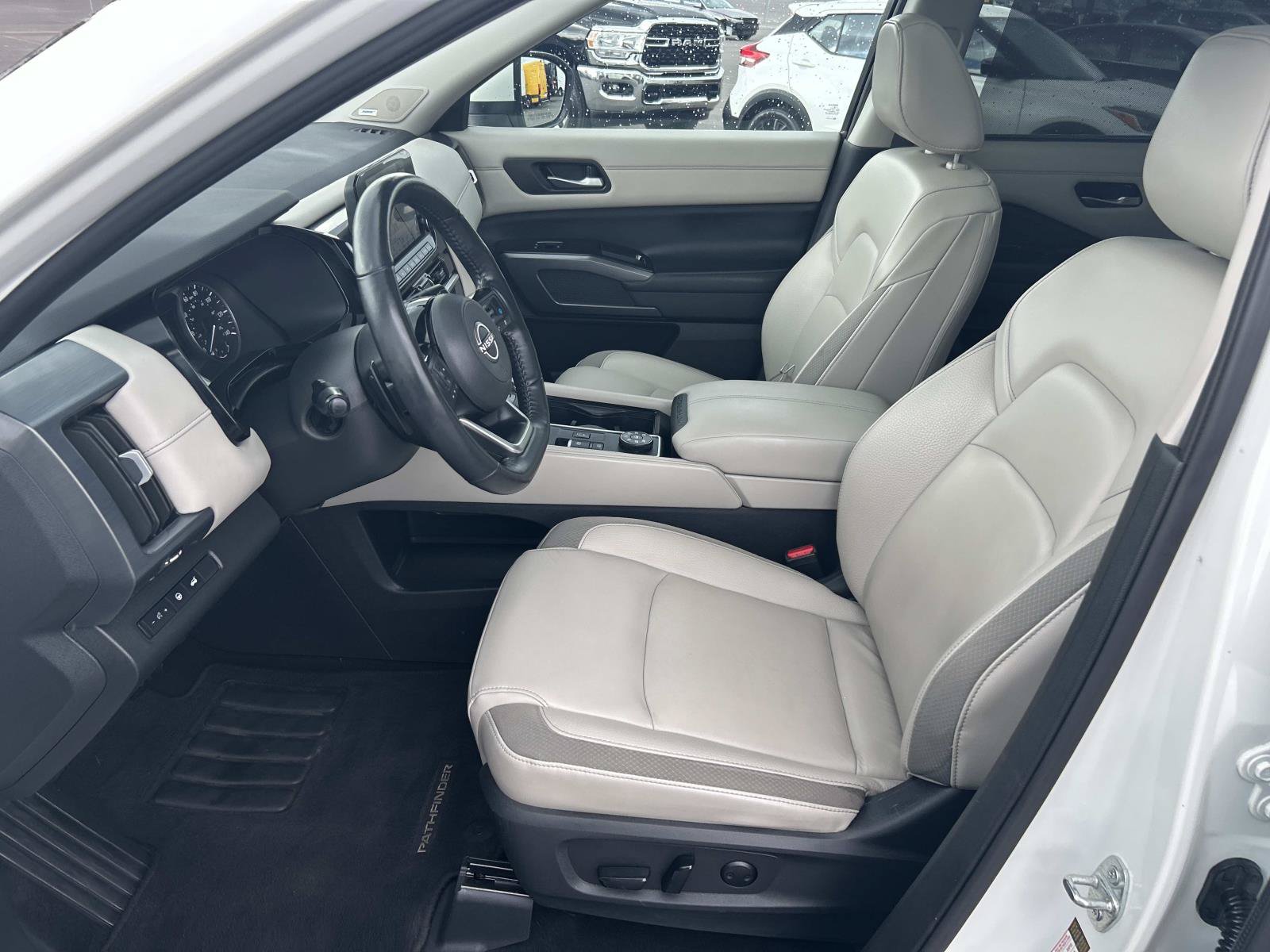 Used 2024 Nissan Pathfinder SL w/ SL Premium Package AWD/4WD image 29