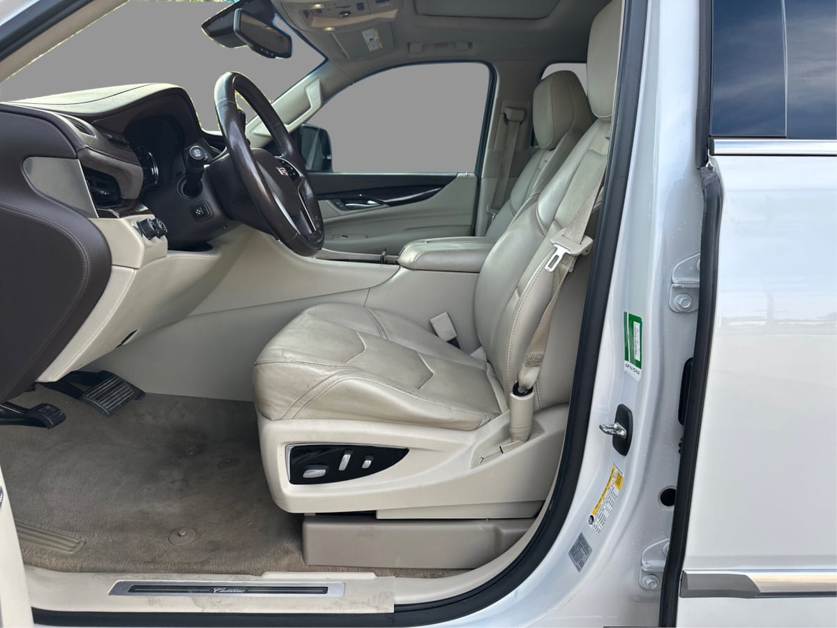 Used 2016 Cadillac Escalade Luxury AWD/4WD image 27