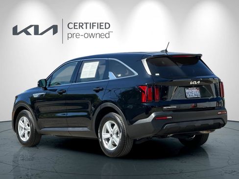 Certified 2023 Kia Sorento LX FWD image 6