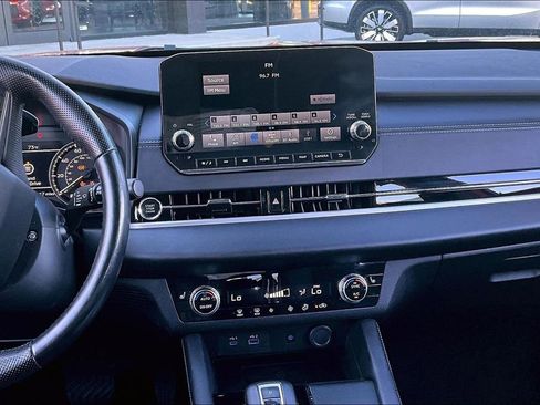 Used 2024 Mitsubishi Outlander SE Black Edition image 9