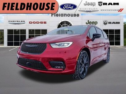 New 2026 Chrysler Pacifica Select w/ S Appearance Package