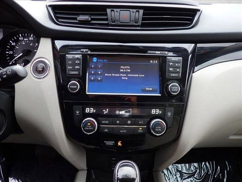 Used 2017 Nissan Rogue Sport SV w/ SV Premium Package image 15